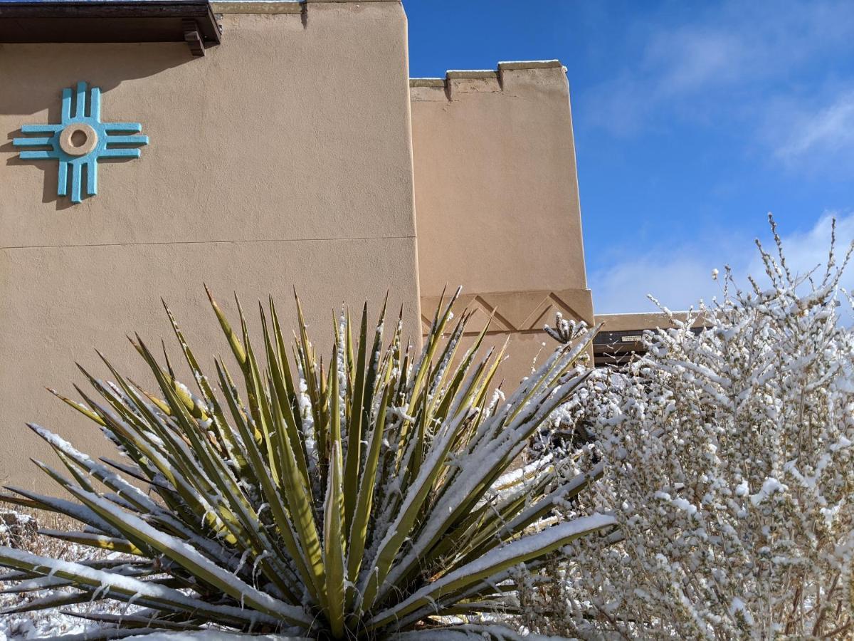 Sagebrush Inn & Suites Taos Buitenkant foto