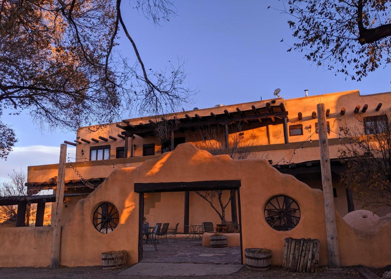 Sagebrush Inn & Suites Taos Buitenkant foto