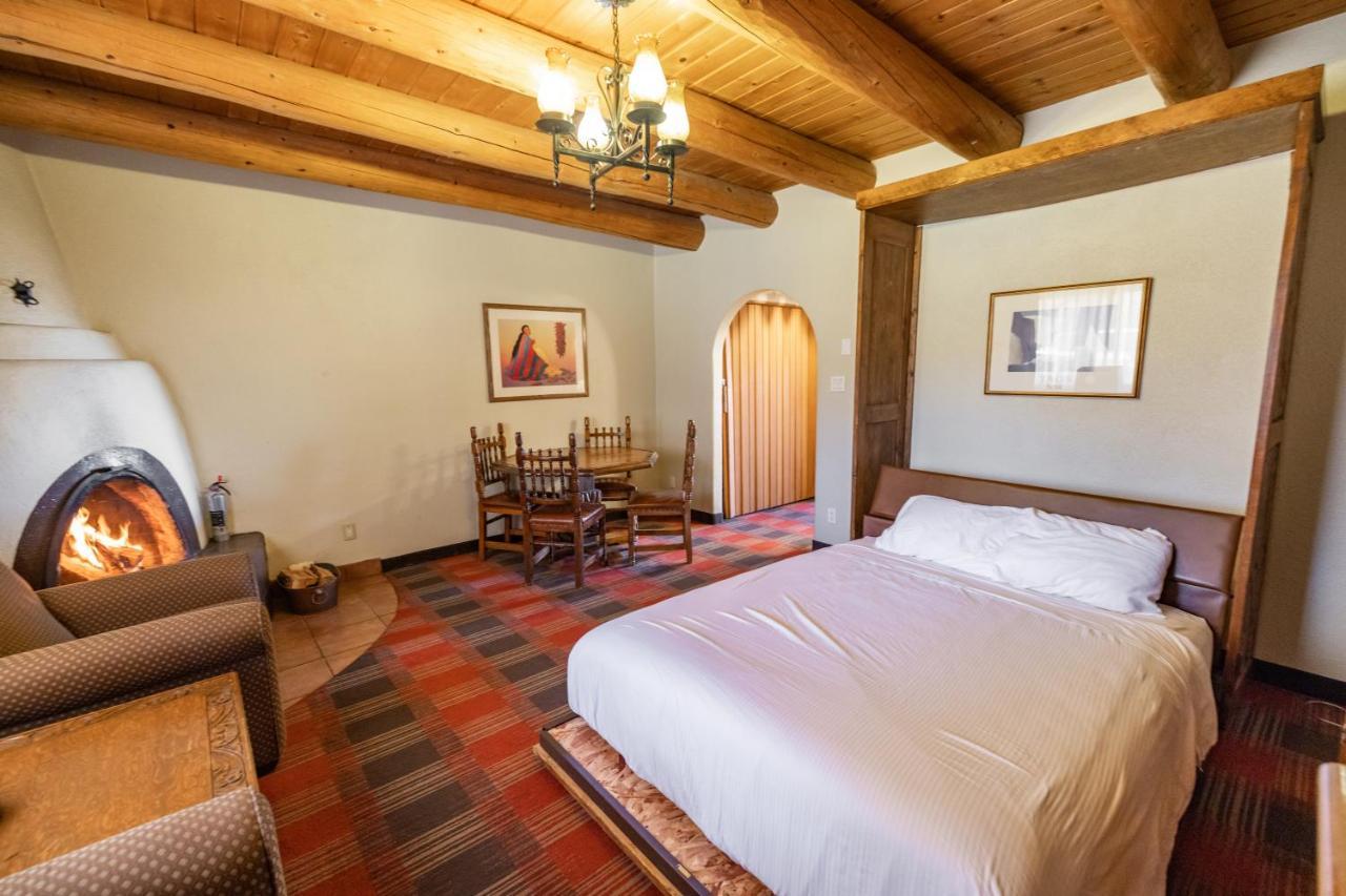 Sagebrush Inn & Suites Taos Buitenkant foto