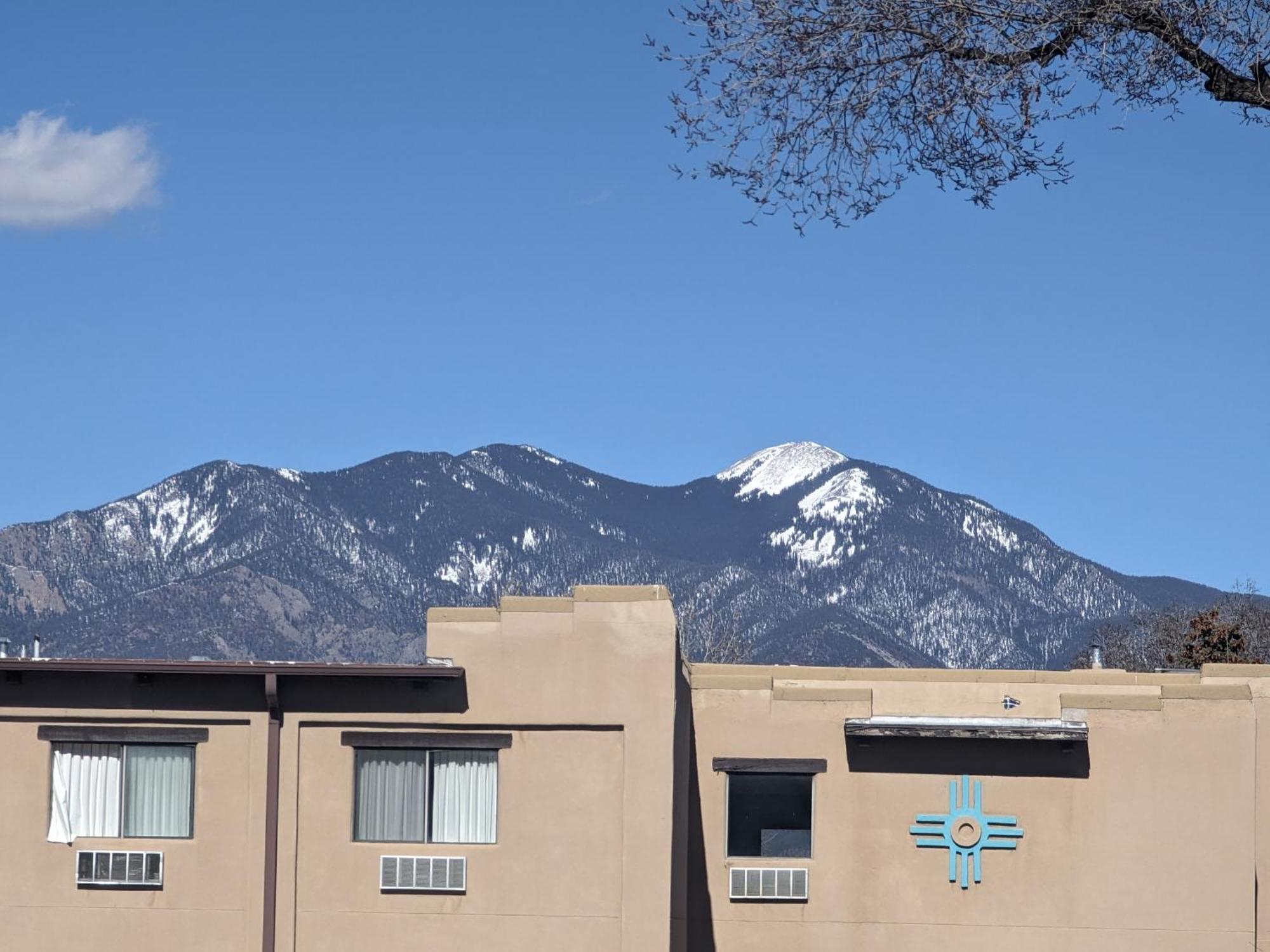 Sagebrush Inn & Suites Taos Buitenkant foto